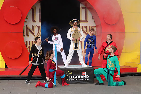 multimediale LEGO NINJAGO Sommershow 2021 auf der LEGO Arena Bühne  (©Foto: Martin Schmitz)